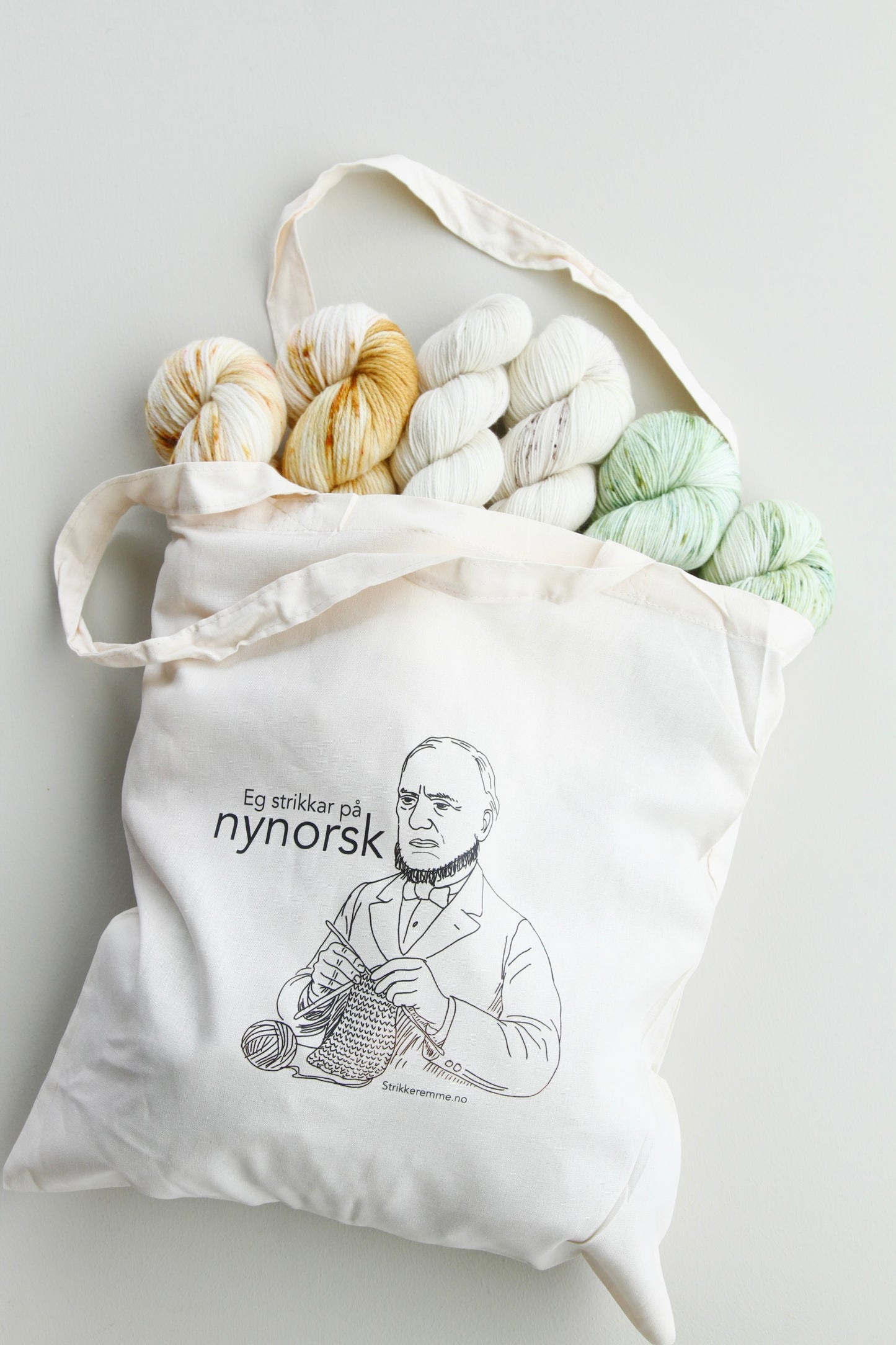 Eg strikkar på nynorsk