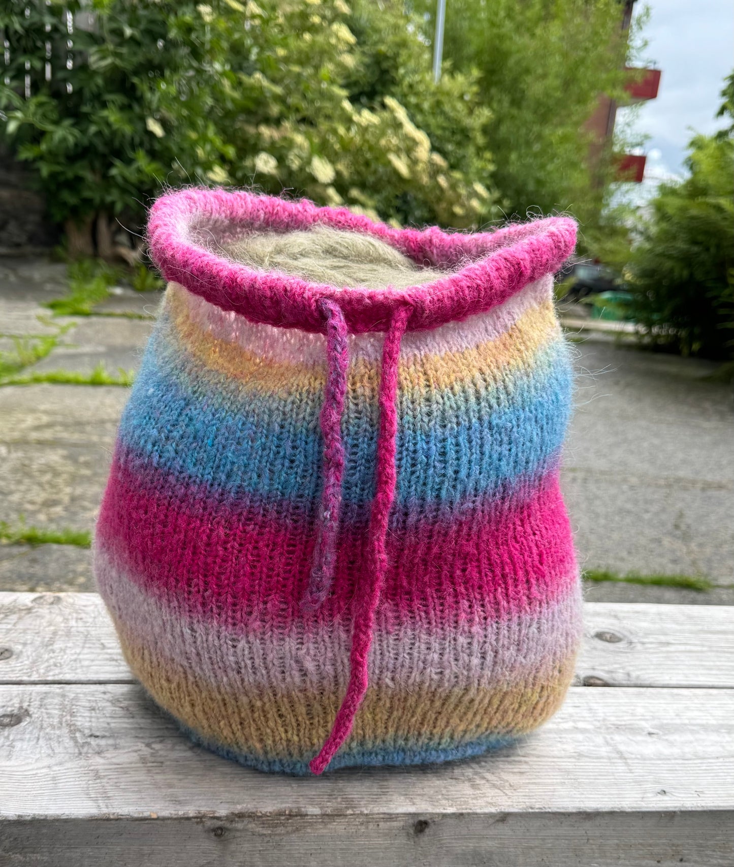 Basic bucket bag
