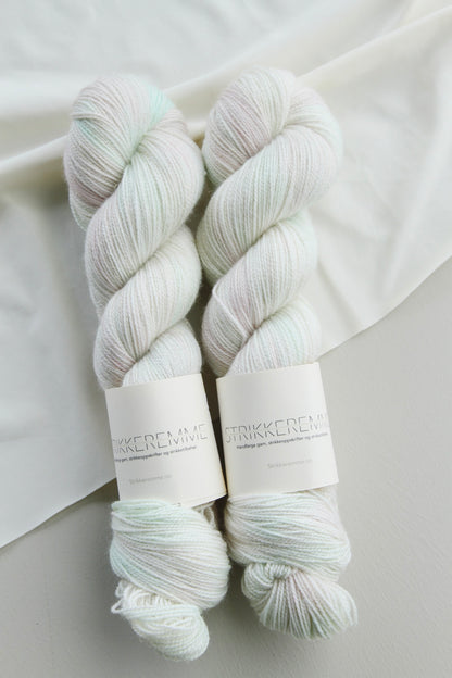 Sukkerspinn (tynn glitter merino)